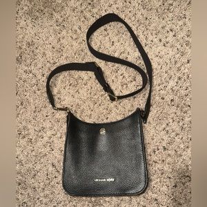 MICHAEL KORS  Briley Small Pebbled Leather Messenger Bag in excellent condition